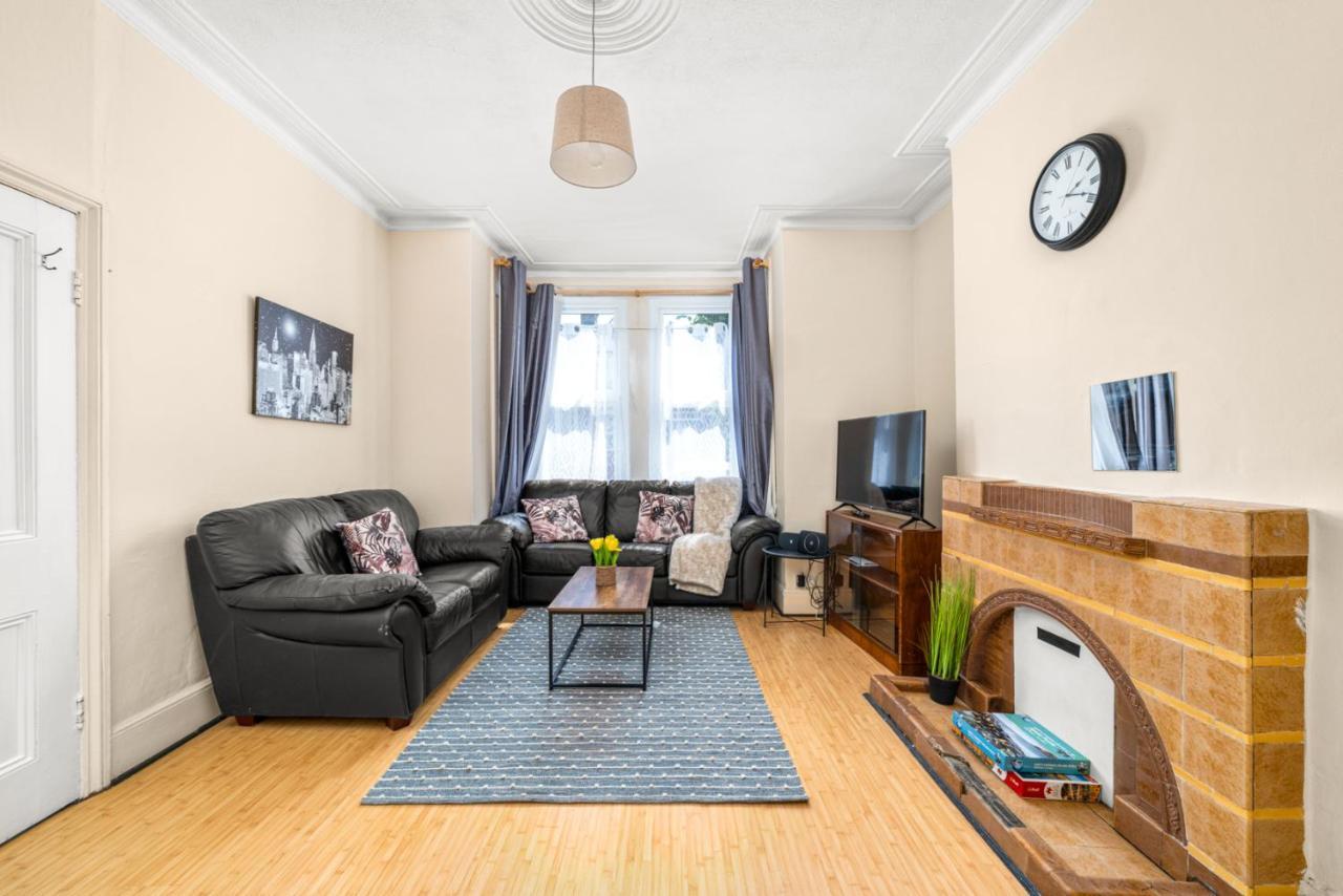 Homely 4-Bedroom Home With 2 Baths & Free Parking Лондон Экстерьер фото