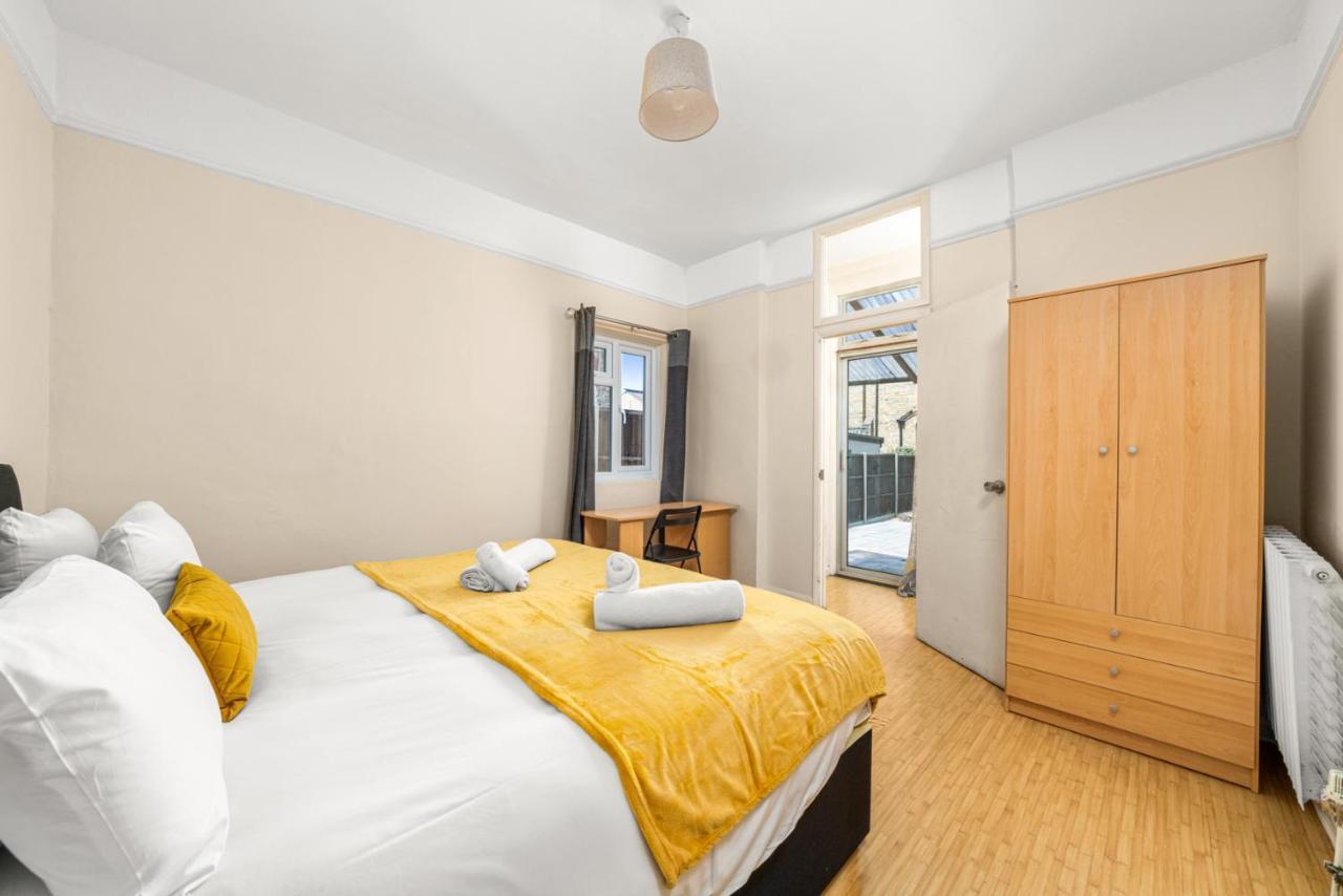 Homely 4-Bedroom Home With 2 Baths & Free Parking Лондон Экстерьер фото